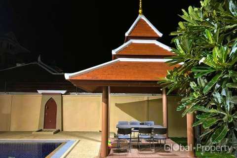 Casa de 6 dormitorios en Pattaya, Tailandia № 81903 - foto 19