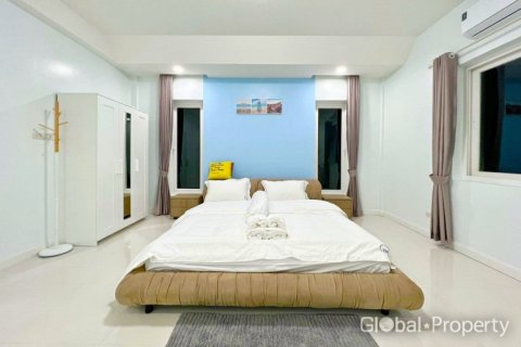 Casa de 6 dormitorios en Pattaya, Tailandia № 81903 - foto 14