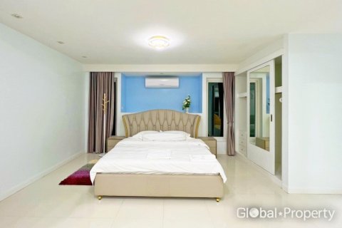 Casa de 6 dormitorios en Pattaya, Tailandia № 81903 - foto 13