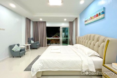 Casa de 6 dormitorios en Pattaya, Tailandia № 81903 - foto 12
