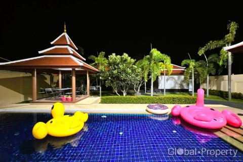 Casa de 6 dormitorios en Pattaya, Tailandia № 81903 - foto 18