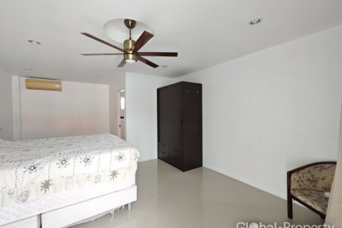 Local comercial 350 m2 en Pattaya, Tailandia № 144374 - foto 9