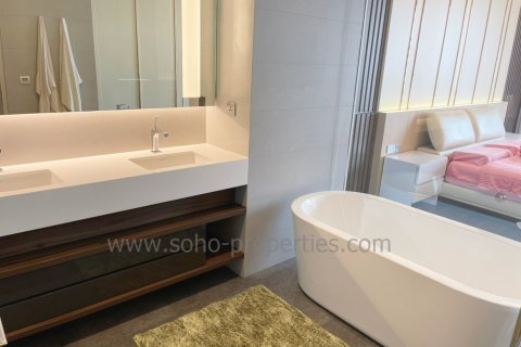 Condominio de 3 dormitorios en Bangkok, Tailandia № 143534 - foto 18