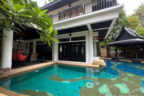 House in Pattaya, Thailand 4 bedrooms № 144373