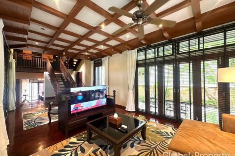 Casa de 4 dormitorios en Pattaya, Tailandia № 144373 - foto 5