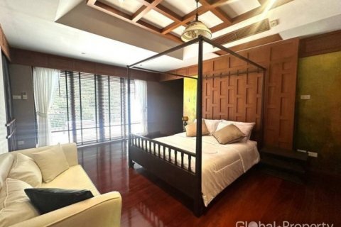Casa de 4 dormitorios en Pattaya, Tailandia № 144373 - foto 10