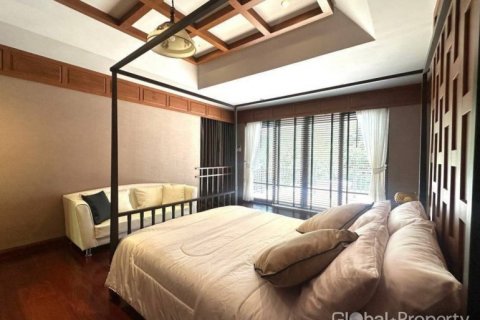 Casa de 4 dormitorios en Pattaya, Tailandia № 144373 - foto 11