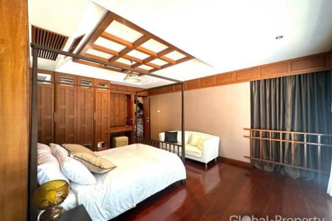 Casa de 4 dormitorios en Pattaya, Tailandia № 144373 - foto 12
