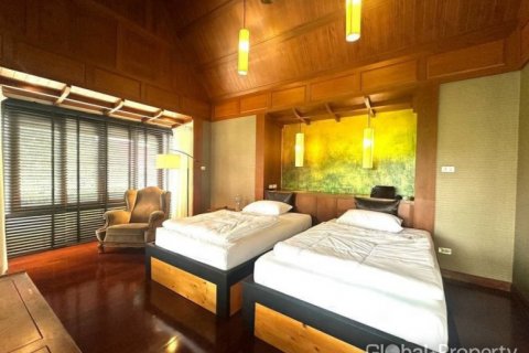 Casa de 4 dormitorios en Pattaya, Tailandia № 144373 - foto 13