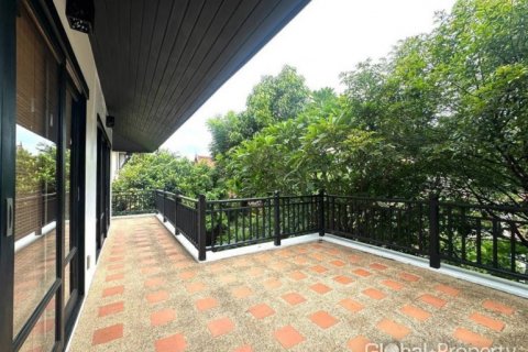 Casa de 4 dormitorios en Pattaya, Tailandia № 144373 - foto 15