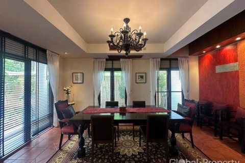 Casa de 4 dormitorios en Pattaya, Tailandia № 144373 - foto 7