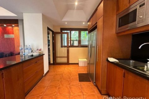 Casa de 4 dormitorios en Pattaya, Tailandia № 144373 - foto 8