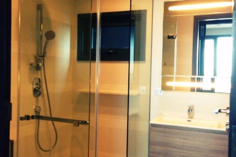 Condominio de 1 dormitorio en Khlong Toei, Bangkok, Tailandia № 76177 - foto 6