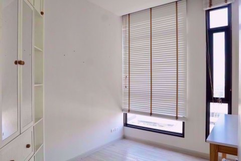 Condominio de 2 dormitorios en Huai Khwang, Bangkok, Tailandia № 76176 - foto 8