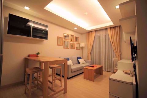 Condominio de 1 dormitorio en Huai Khwang, Bangkok, Tailandia № 77137 - foto 2