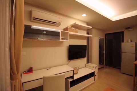 Condominio de 1 dormitorio en Huai Khwang, Bangkok, Tailandia № 77137 - foto 5