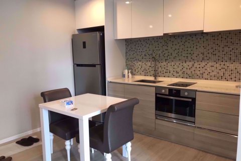 Condominio de 1 dormitorio en Watthana, Bangkok, Tailandia № 77135 - foto 6
