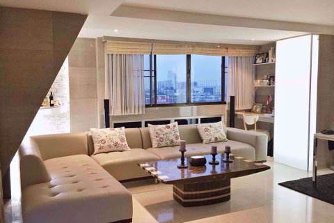 Condo in Watthana, Bangkok, Thailand, 2 bedrooms  № 77133