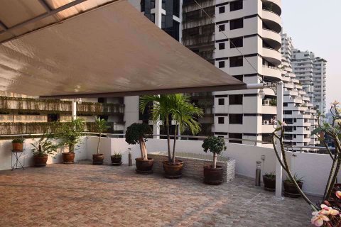 Condominio de 2 dormitorios en Watthana, Bangkok, Tailandia № 77133 - foto 8