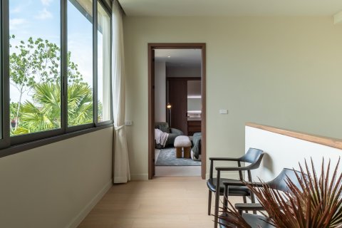 Chalet de 4 dormitorios en Bang Tao, Tailandia № 74362 - foto 3