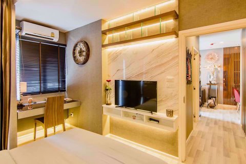 Condominio de 2 dormitorios en Bang Kho Laem, Bangkok, Tailandia № 76954 - foto 6