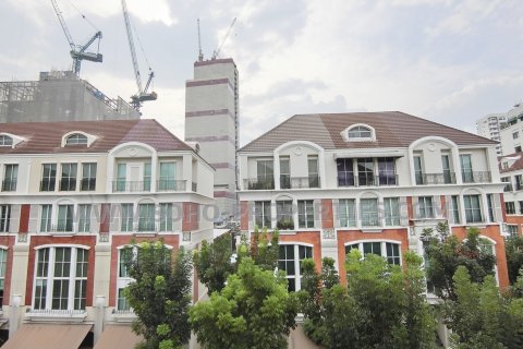 Adosado de 4 dormitorios en Bangkok, Tailandia № 143978 - foto 19