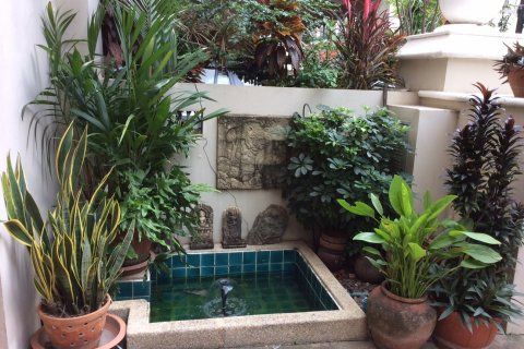 Adosado de 4 dormitorios en Bangkok, Tailandia № 143978 - foto 2