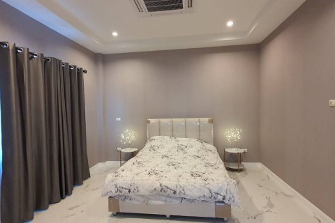 Casa de 3 dormitorios en Pattaya, Tailandia № 111959 - foto 9