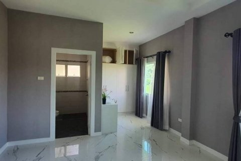 Casa de 3 dormitorios en Pattaya, Tailandia № 111959 - foto 12