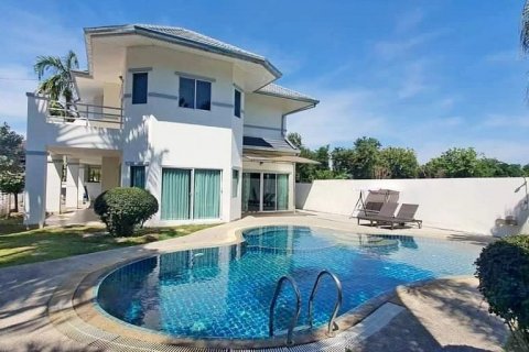 Casa de 3 dormitorios en Pattaya, Tailandia № 111959