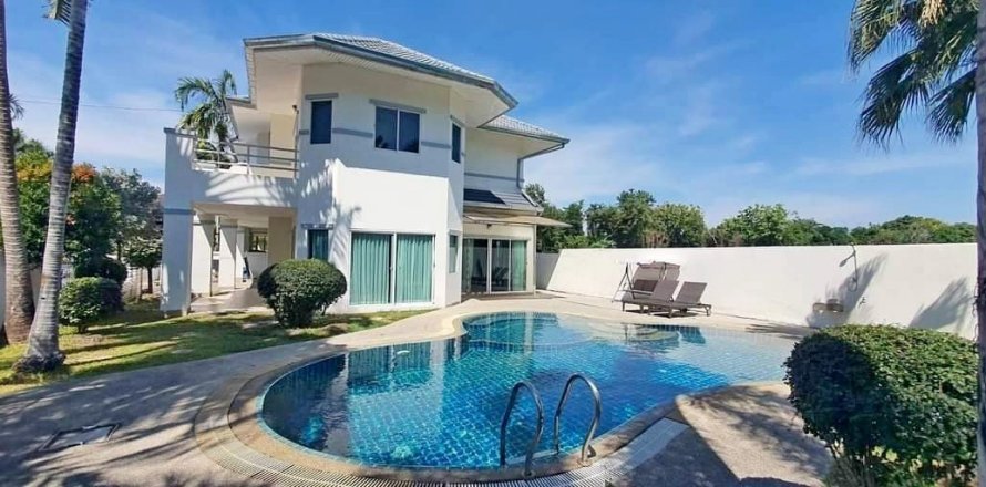 Casa de 3 dormitorios en Pattaya, Tailandia № 111959