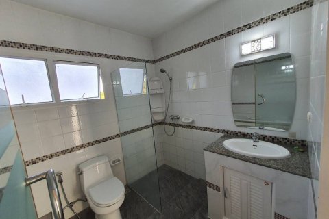 Casa de 3 dormitorios en Pattaya, Tailandia № 111959 - foto 15