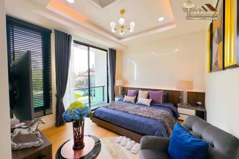 Casa de 4 dormitorios en Bang Lamung, Tailandia № 102045 - foto 14