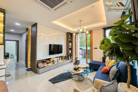 Casa de 4 dormitorios en Bang Lamung, Tailandia № 102045 - foto 7