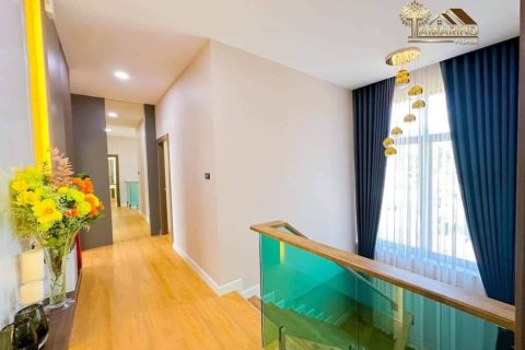 Casa de 4 dormitorios en Bang Lamung, Tailandia № 102045 - foto 11