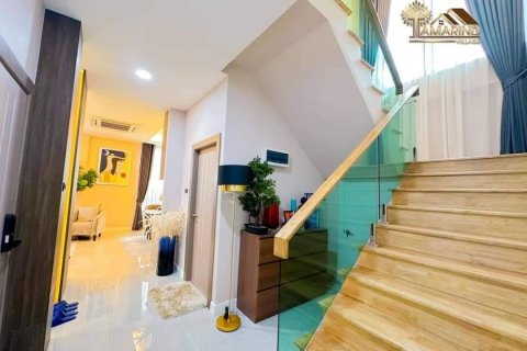 Casa de 4 dormitorios en Bang Lamung, Tailandia № 102045 - foto 10