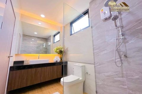 Casa de 4 dormitorios en Bang Lamung, Tailandia № 102045 - foto 20