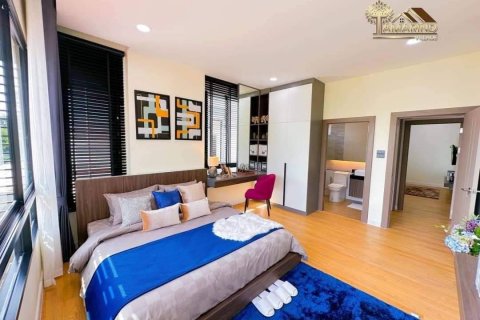 Casa de 4 dormitorios en Bang Lamung, Tailandia № 102045 - foto 17