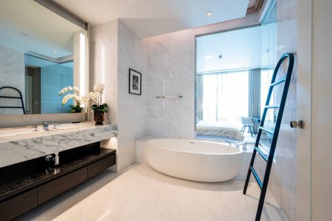 Condo in Bangkok, Thailand, 2 bedrooms № 132832 - photo 10