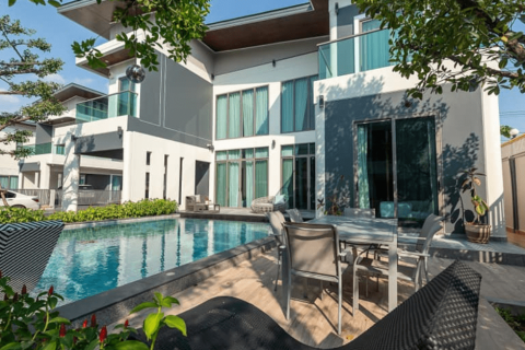 Casa de 6 dormitorios en Pattaya, Tailandia № 104439