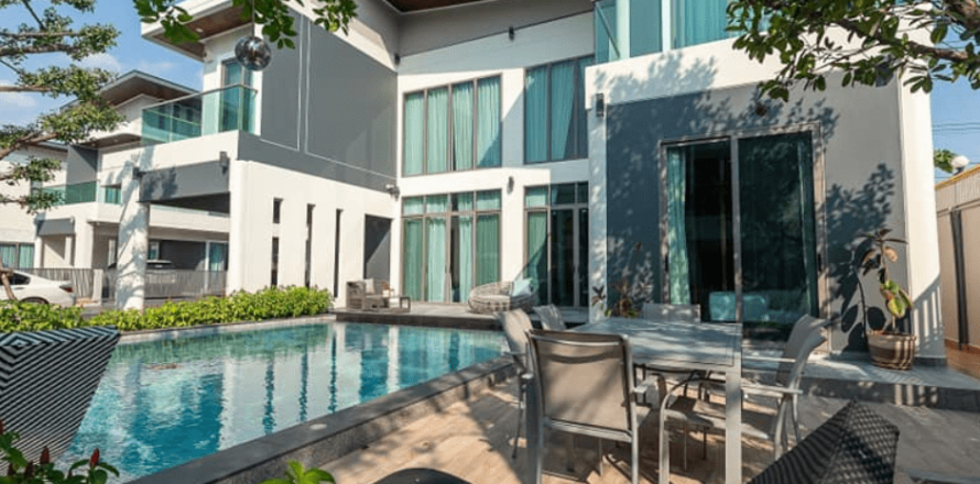 Casa de 6 dormitorios en Pattaya, Tailandia № 104439