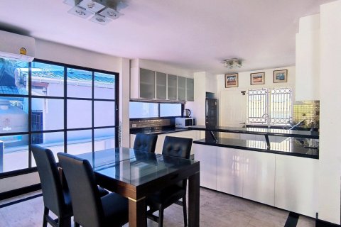 Condominio de 7 dormitorios en Pattaya, Tailandia № 104438 - foto 13