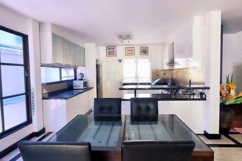 Condominio de 7 dormitorios en Pattaya, Tailandia № 104438 - foto 14