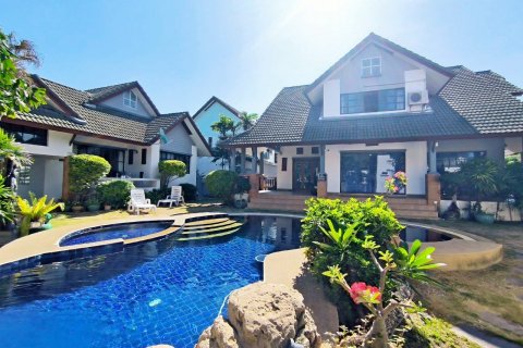 Condominio de 7 dormitorios en Pattaya, Tailandia № 104438