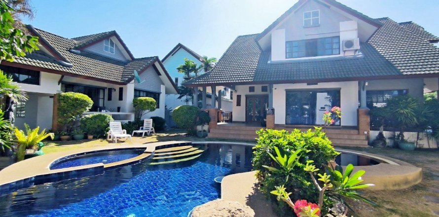 Condominio de 7 dormitorios en Pattaya, Tailandia № 104438