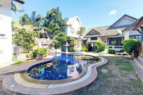 Condominio de 7 dormitorios en Pattaya, Tailandia № 104438 - foto 5