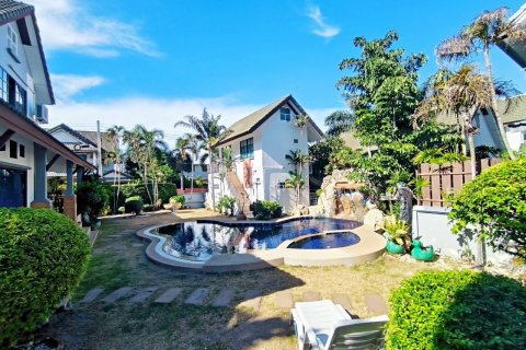 Condominio de 7 dormitorios en Pattaya, Tailandia № 104438 - foto 6