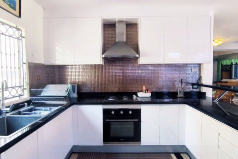 Condominio de 7 dormitorios en Pattaya, Tailandia № 104438 - foto 16