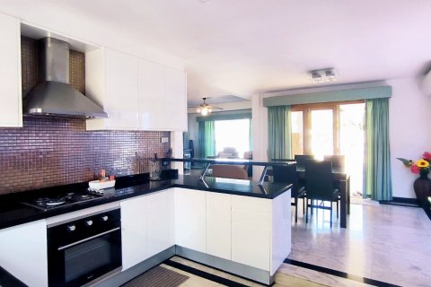Condominio de 7 dormitorios en Pattaya, Tailandia № 104438 - foto 18