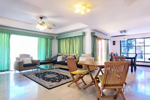 Condominio de 7 dormitorios en Pattaya, Tailandia № 104438 - foto 9
